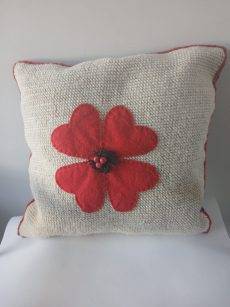 Almofada Artesanal com Flor Vermelha V1