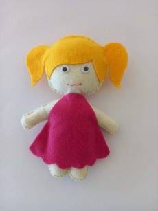 Boneca de Feltro Artesanal R1