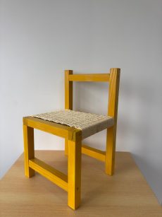 1.1 - Cadeira em Madeira com Assento em Corda