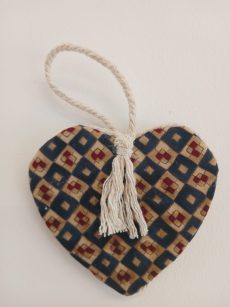 2 - Coração Decorativo em Tecido com Padrão V1