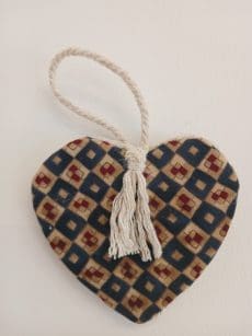 2 - Coração Decorativo em Tecido com Padrão V1